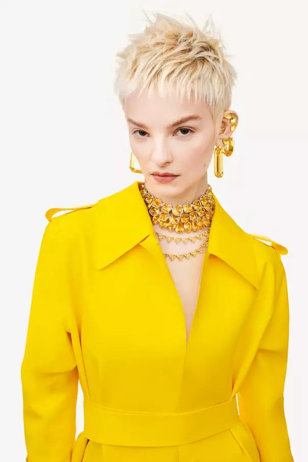 جواهرات مناسب با لباس رنگ زرد