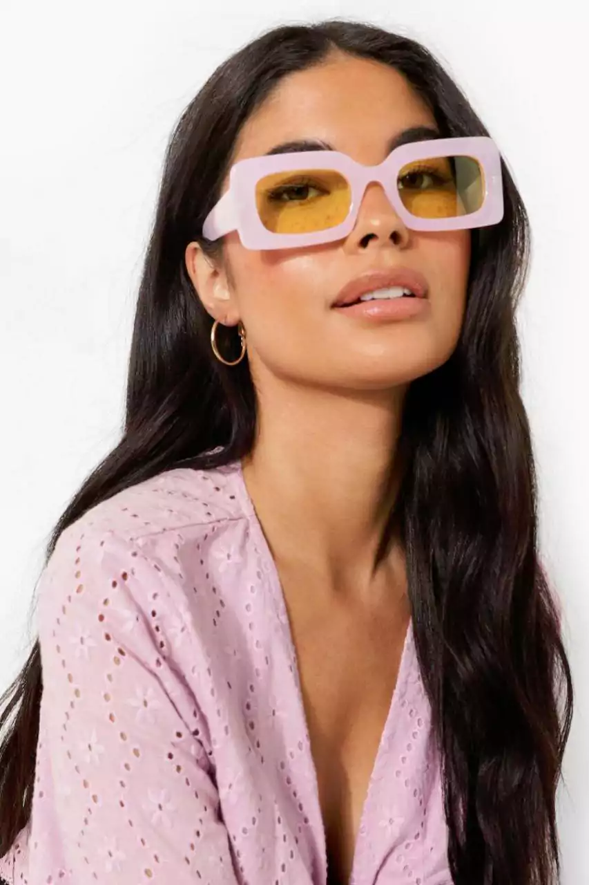 پاستلی یکی از عینک آفتابی‌های ترند زنانه 2023