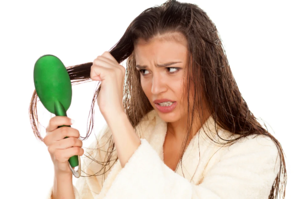 موهای مرطوب را شانه نکنید