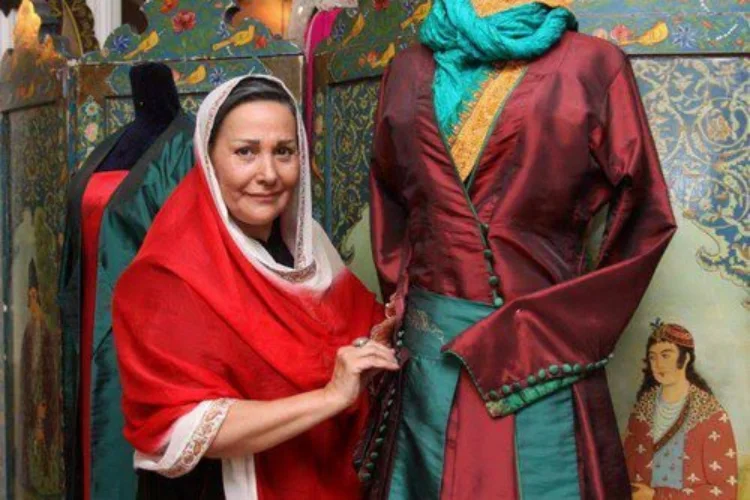 مهلا زمانی طراح لباس ایرانی